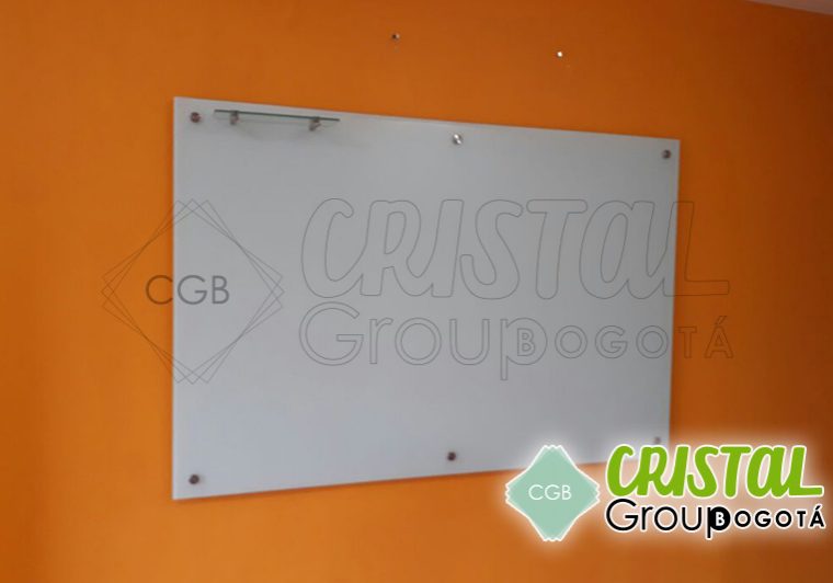 Tablero-en-vidrio-para-oficina-fondo-blanco2